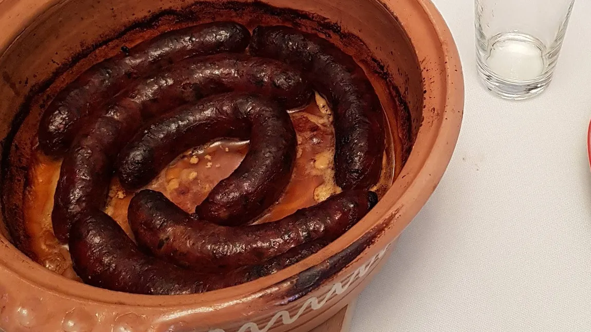 Cârnați de casă moldovenești cu gust inconfundabil. Cele două ingrediente esențiale folosite de gospodine