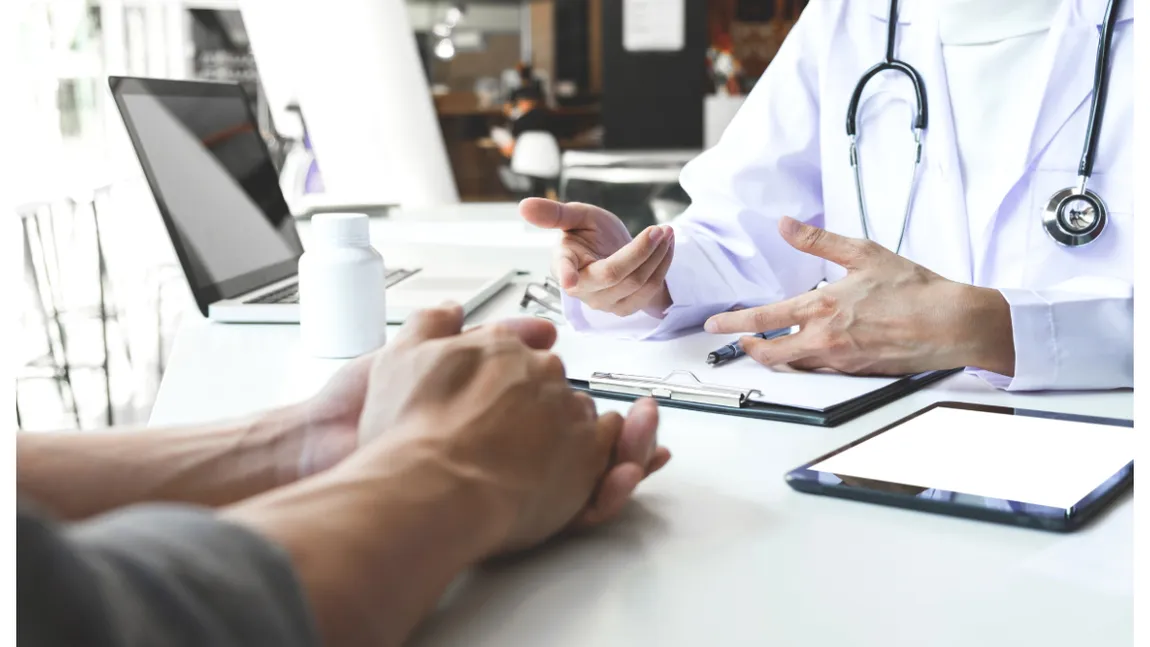 Românii vor primi mai puțini bani în concediu medical. Vești proaste de la Guvern