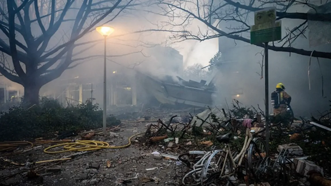 Un bloc cu 3 etaje s-a prăbușit în Haga, după o explozie. Mai multe persoane sunt căutate sub ruine