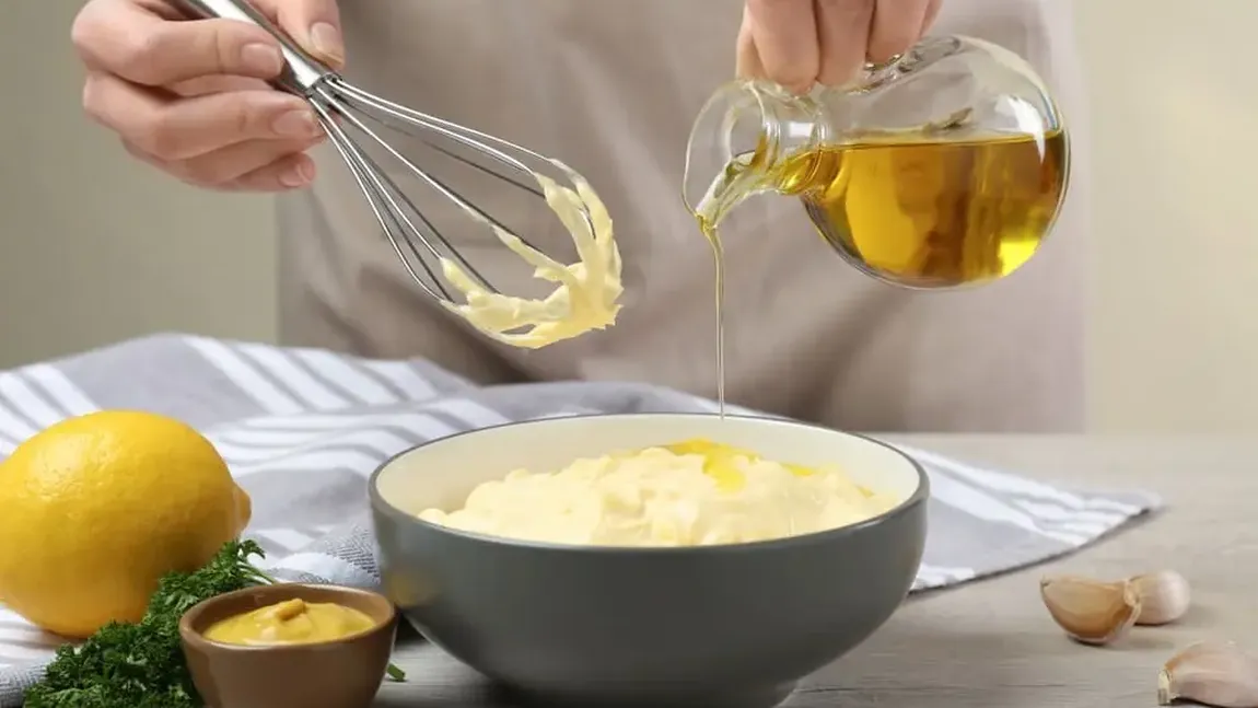 Cum să prepari maioneza perfectă pentru salata de boeuf. Trucul banal pe care puţine gospodine îl ştiu