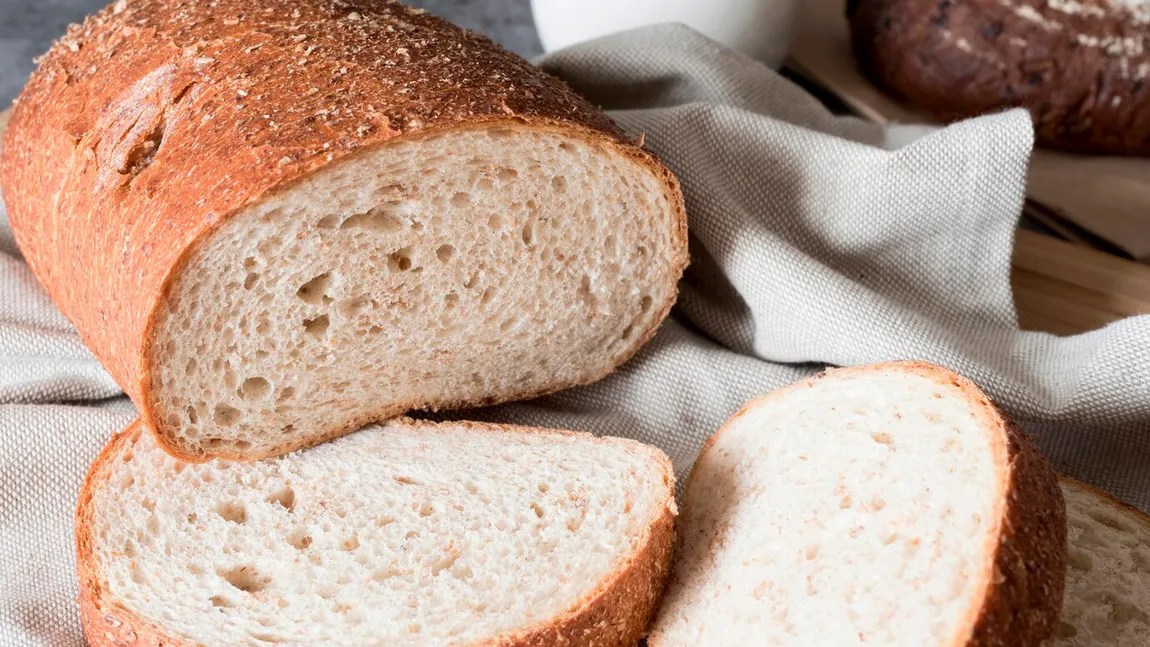 Pâine fără frământare, rețetă pentru începători. Aproape că se face singură, ingredientul inedit care dă tot gustul bun