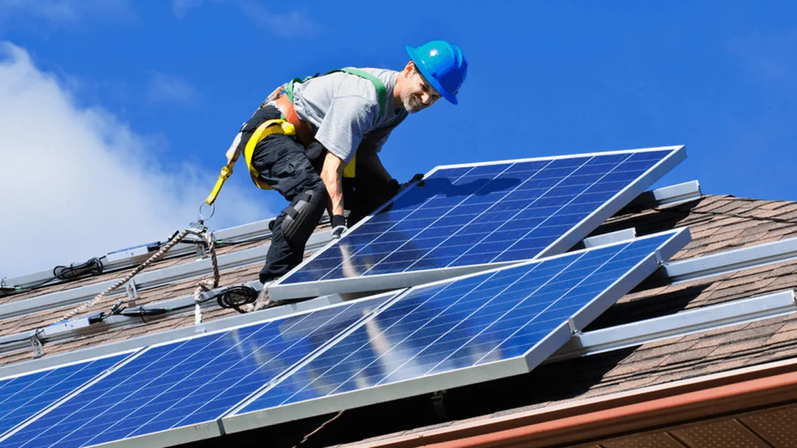Casa Verde Fotovoltaice. Sute de români riscă să piardă finanțarea, din cauza neseriozității unor firme de montare a panourilor