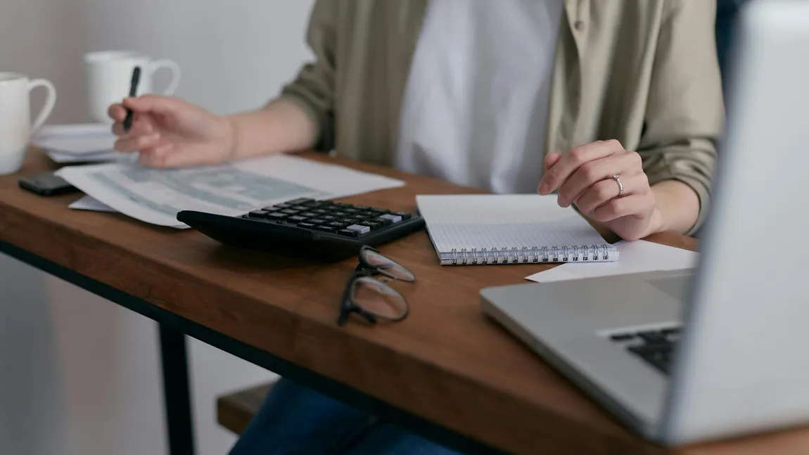 Studiu: Deficitul bugetar, măsurile fiscale și evoluția cursului valutar sunt principalele îngrijorări ale managerilor de companii din România