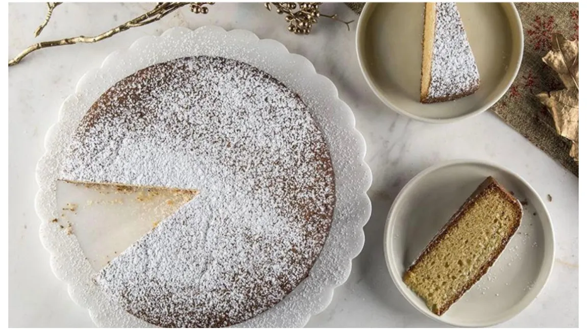 Vasilopita, prăjitura pe care e musai să o ai pe masa de Revelion. Se zice că cine mânâncă acest desert are noroc în noul an