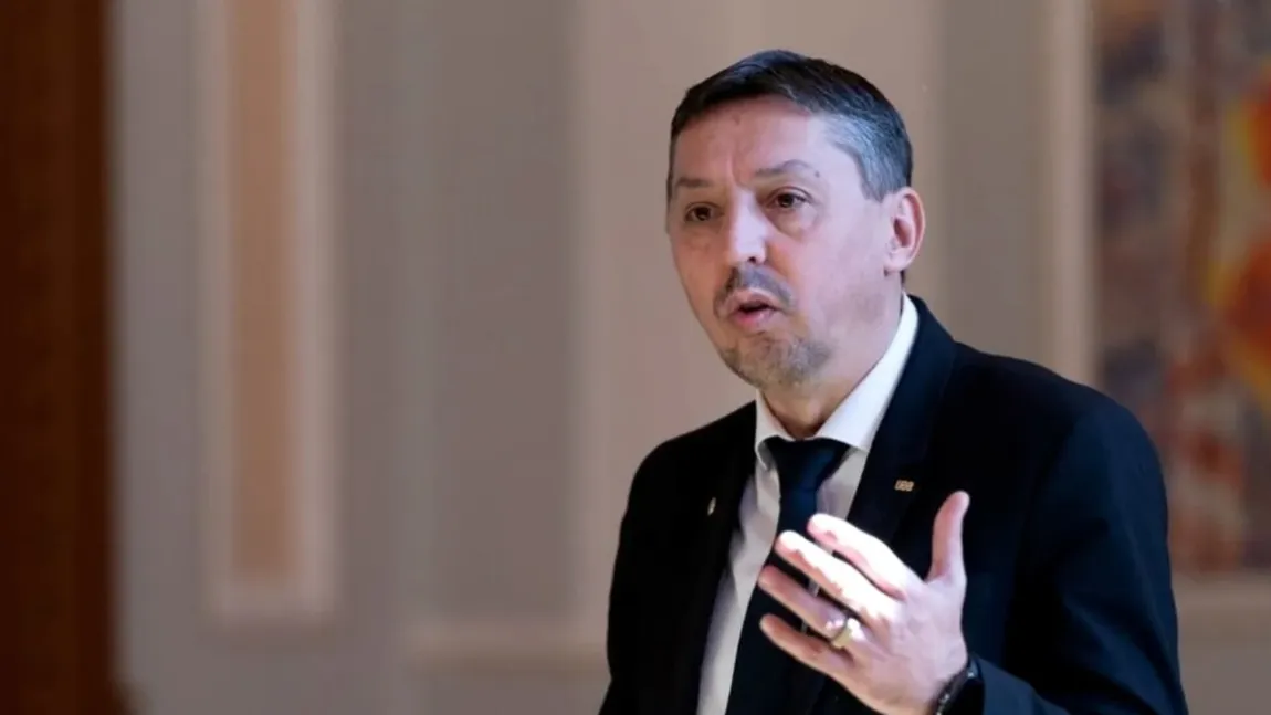Ministrul Educaţiei le cere politicienilor 