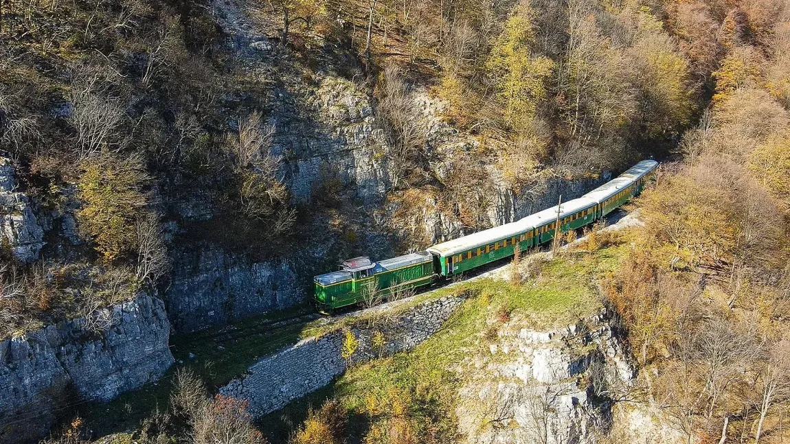 Dispare cea mai veche și spectaculoasă cale ferată montană din sud-estul Europei? Ruta se află în România