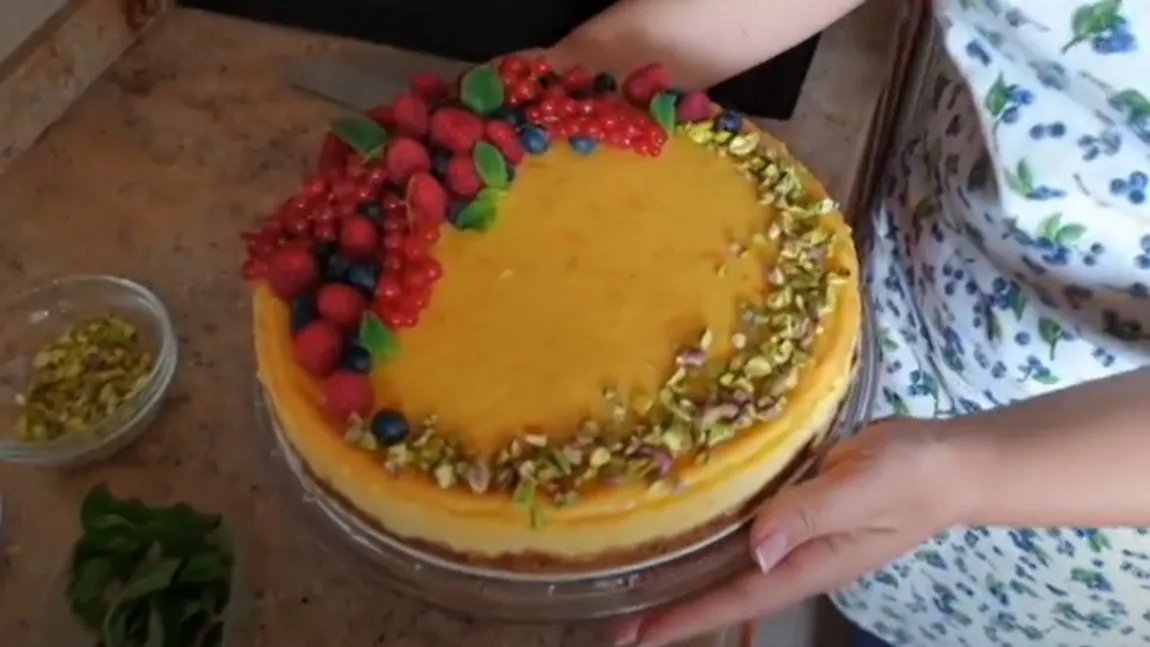 Cum pregătește Cornelia Rednic un cheescake delicios. Artista a dezvăluit secretul pentru un gust perfect