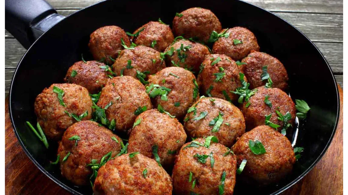 Rețeta ungurească de chiftele. Ce ingrediente folosesc unguroaicele ca să le iasă chiftelele mai bune decât cele românești