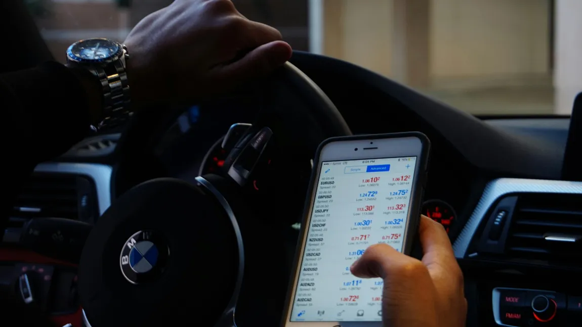Cod rutier 2025. Ce pătești dacă te prinde Poliția cu mobilul în mână în timp ce conduci