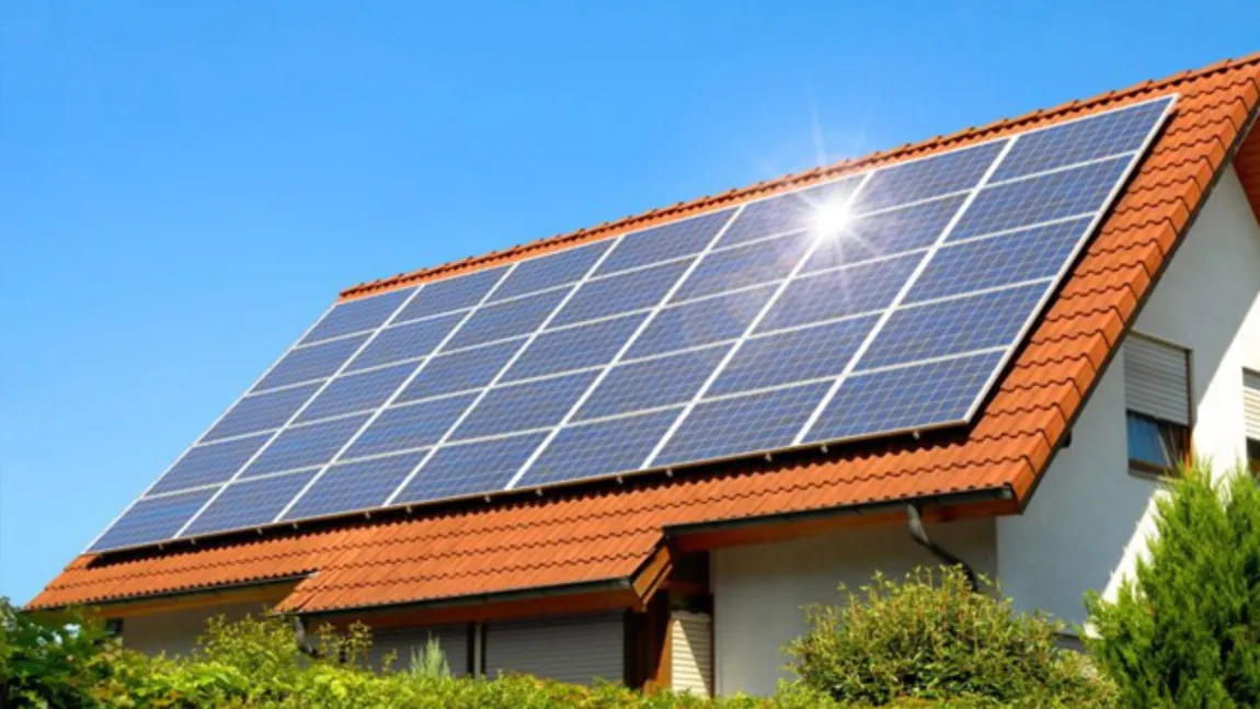 Ajutor de 10.000 de euro pentru panouri fotovoltaice! Cine sunt românii care pot primi acești bani