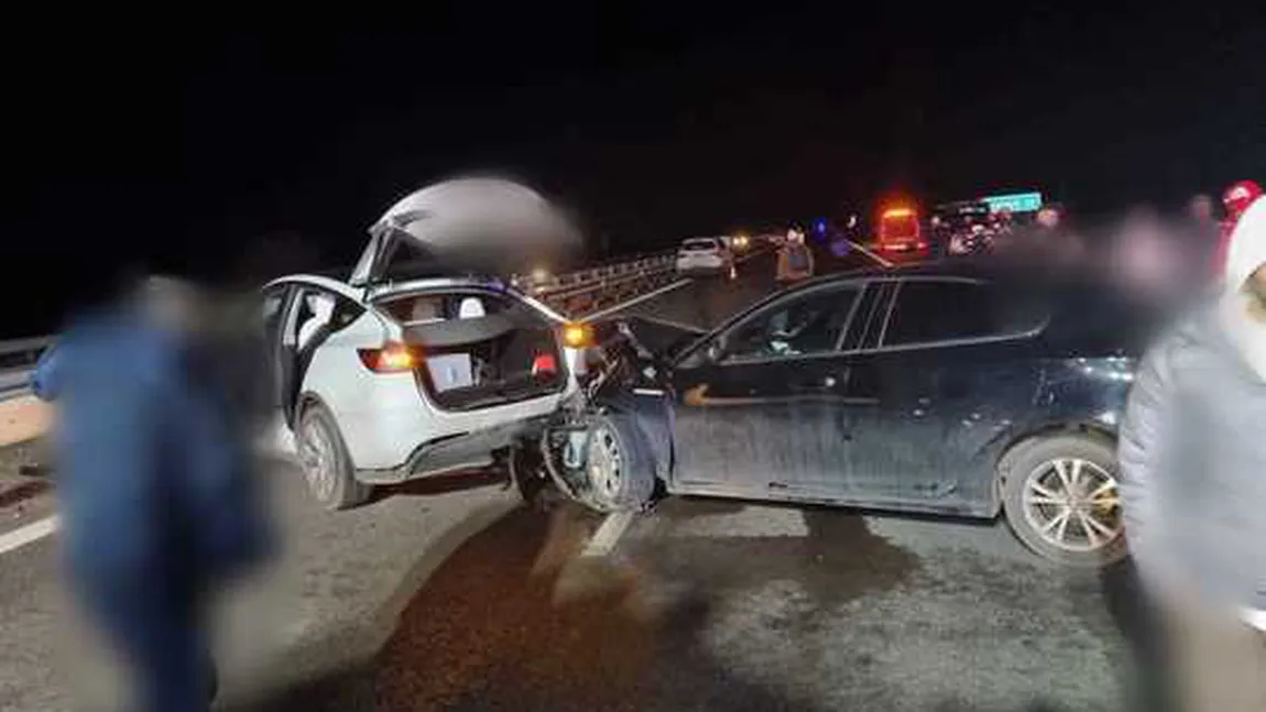 Accident în lanţ pe A3. Carambol cu 5 maşini, 15 persoane au avut nevoie de medic