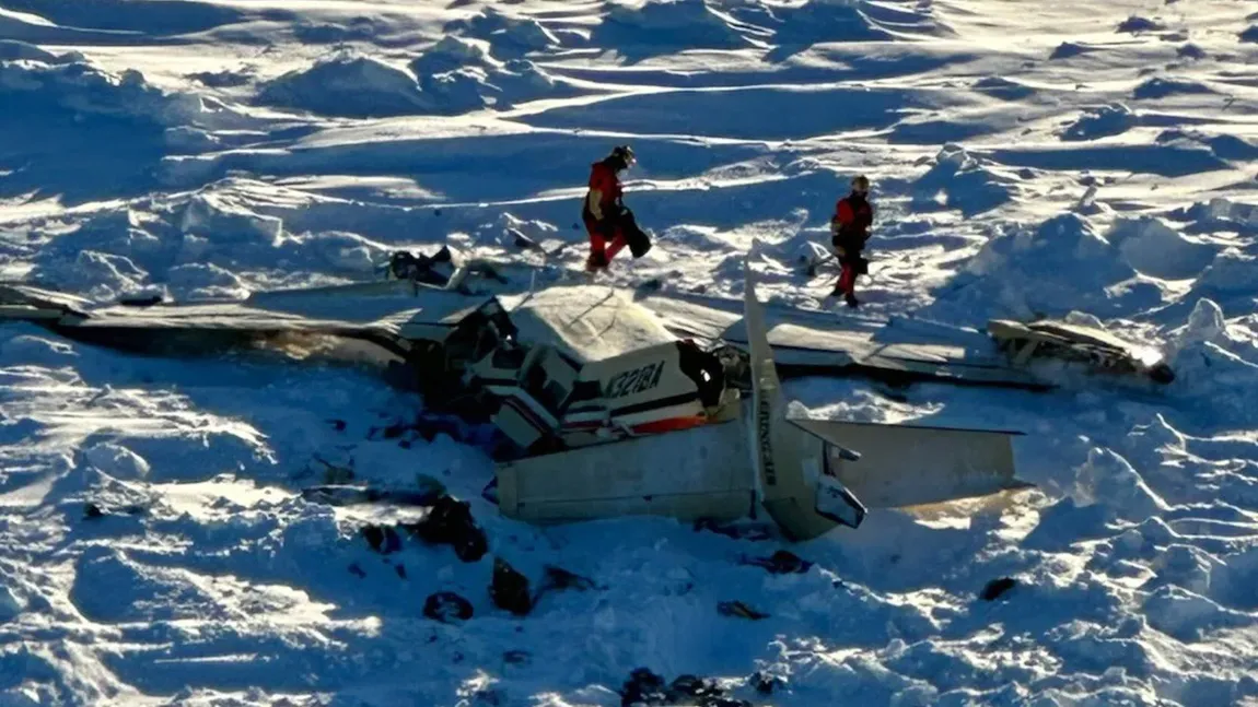 Avionul dispărut misterios de pe radare a fost găsit. Salvatorii l-au descoperit pe un câmp de gheață