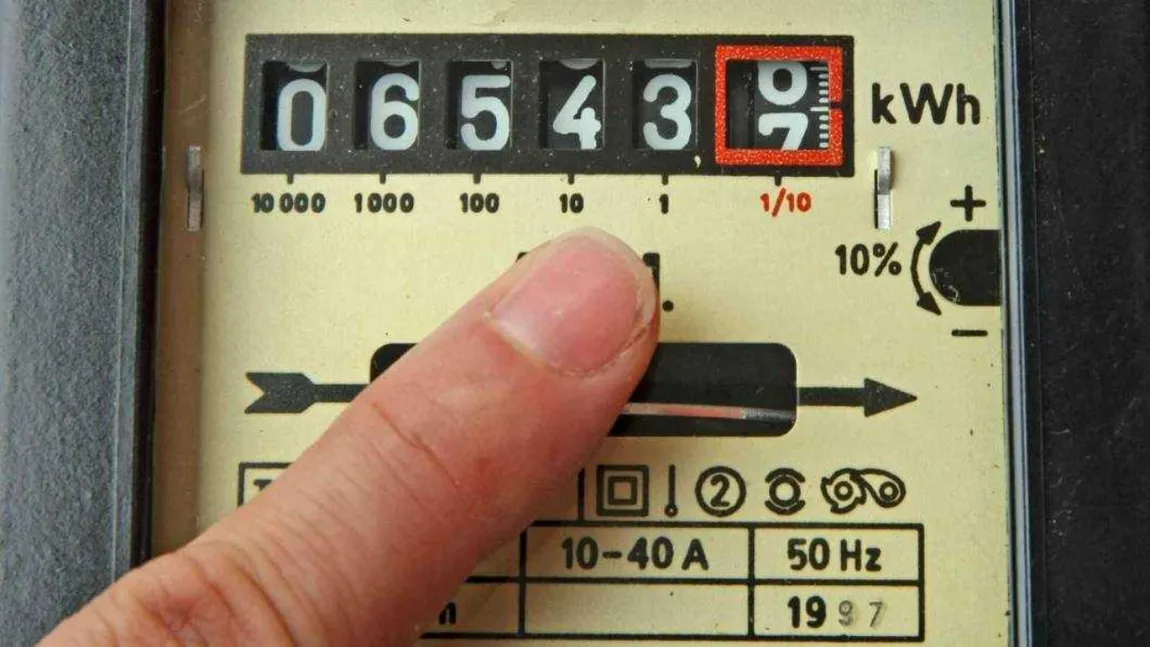 Ireal! Cât i-a venit de plată unui pensionar după ce noul contor electric i-a citit de zece ori mai mult decât consuma
