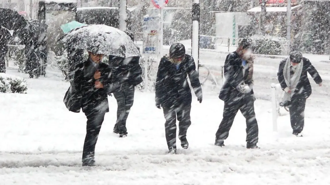 Prognoza meteo. Ninge ca-n povești în Ajunul Crăciunului, inclusiv în Capitală. Se depune strat de zăpadă