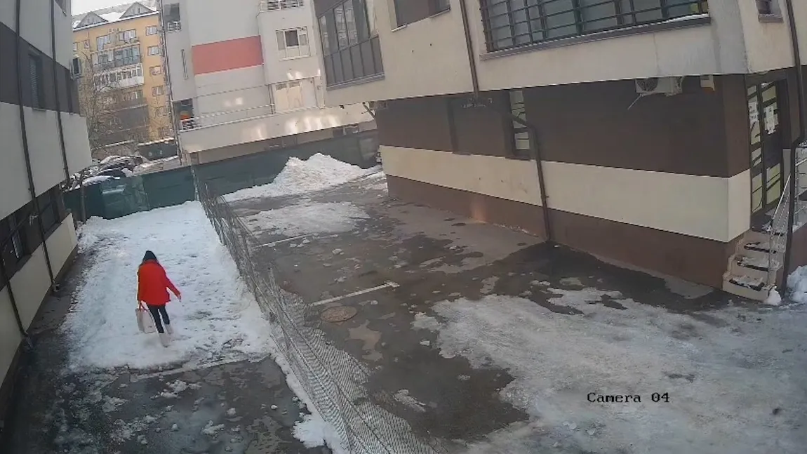 Cine este femeia ucisă de gheața desprinsă de pe acoperișul unei clădiri din Ilfov. Momentul înfiorător a fost surprins de camerele video