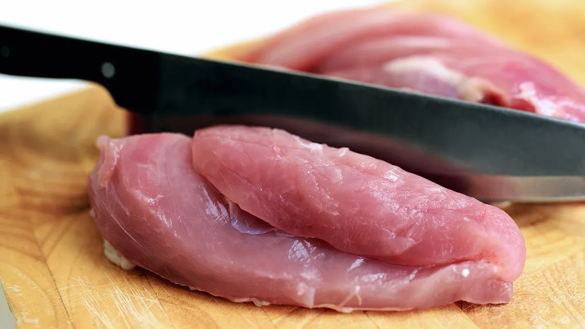 Cum verifici dacă este sau nu proaspătă carnea din supermarket. Trucul genial dezvăluit de un celebru bucătar