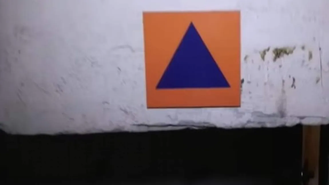 Ce semnificație are semnul cu triunghi văzut pe tot mai multe blocuri din România