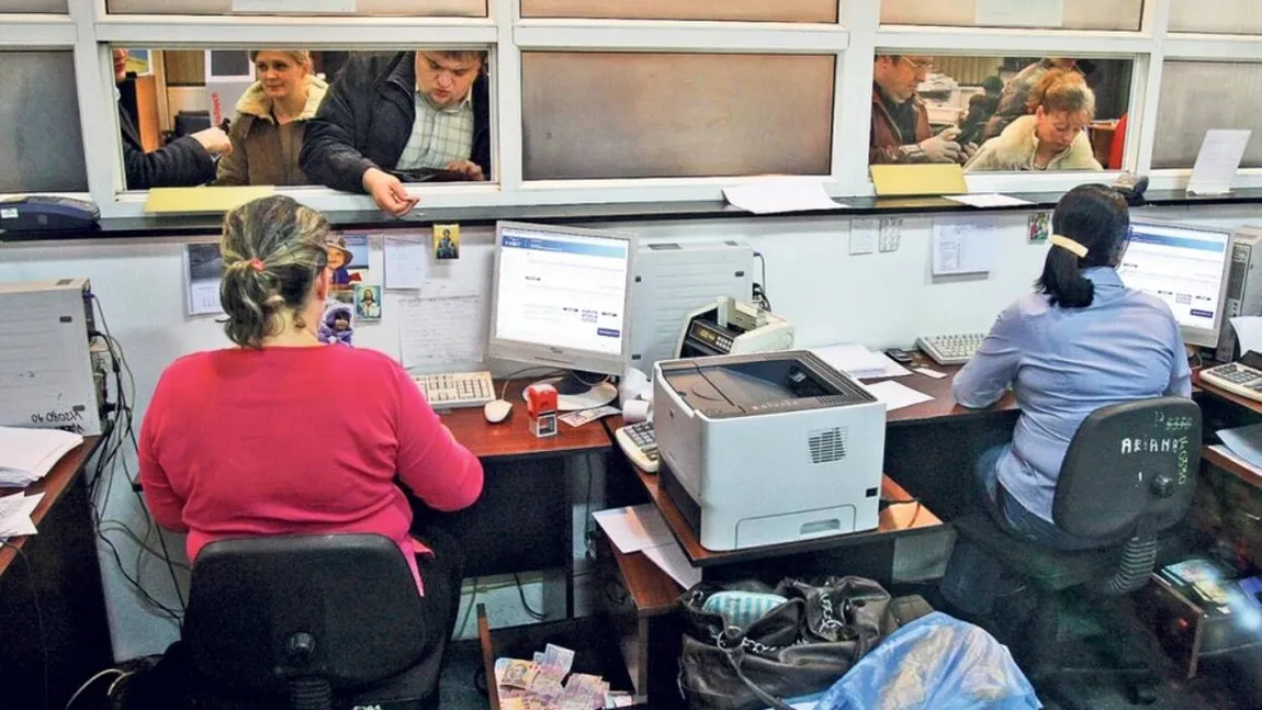 Restricții pentru angajații la stat. Românii care nu vor mai avea voie să lucreze în instituțiile publice