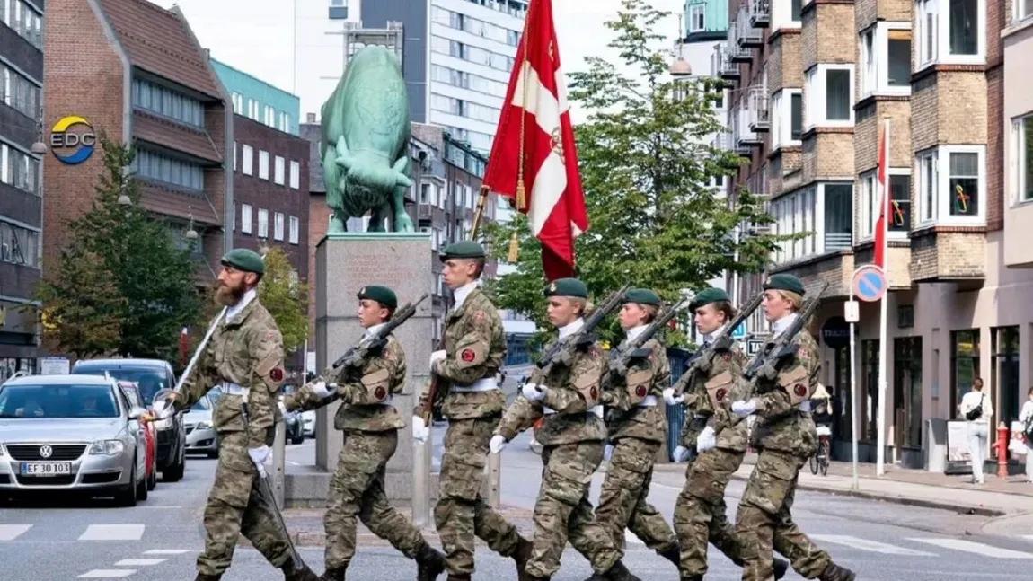 O țară europeană se grăbește să introducă serviciul militar obligatoriu pentru femei.  