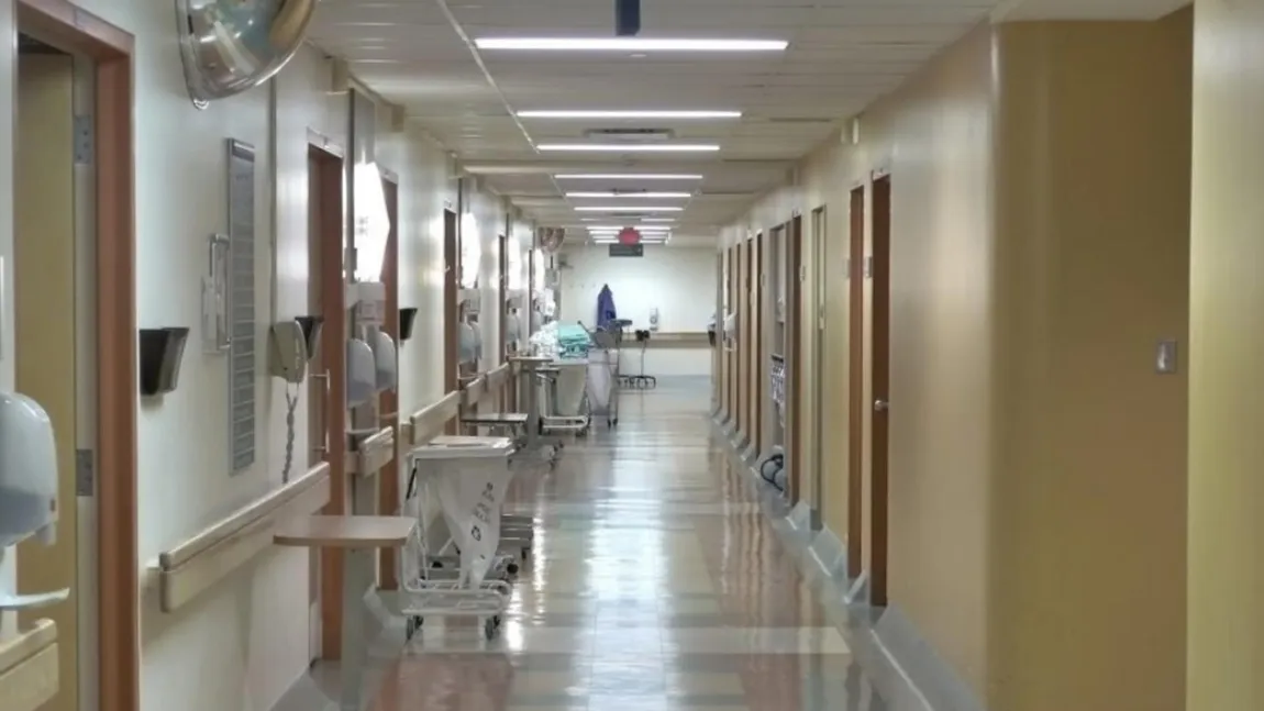 Guvernul va modifica Ordonanţa prin care pensionarii erau obligaţi să renunţe la posturile din spitale şi alte instituţii publice