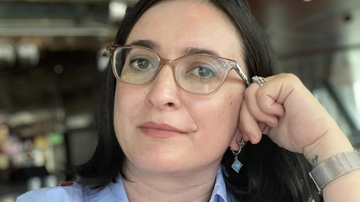 Două adolescente, inclusiv fiica adoptivă a victimei, au fost acuzate de crimă după ce o româncă stabilită în SUA a fost găsită înjunghiată într-o casă de vacanță din Washington City