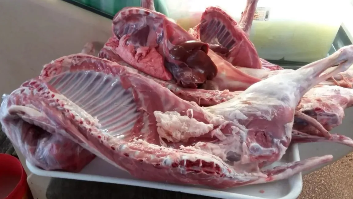 Paște 2025. ”Capcana” pe care o ascunde carnea de miel vândută cu 10 lei kilogramul. ANSVA avertizează!