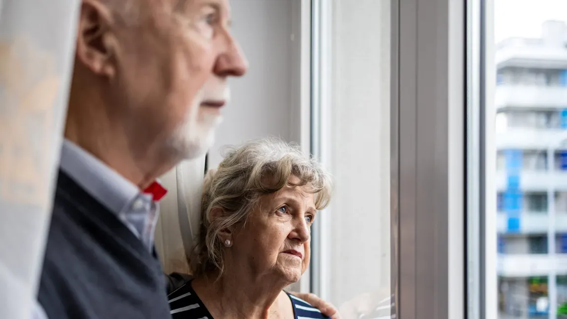 O nouă escrocherie care îi ţinteşte pe pensionari. Atenţie la aceste mesaje, nu răspundeţi niciodată!