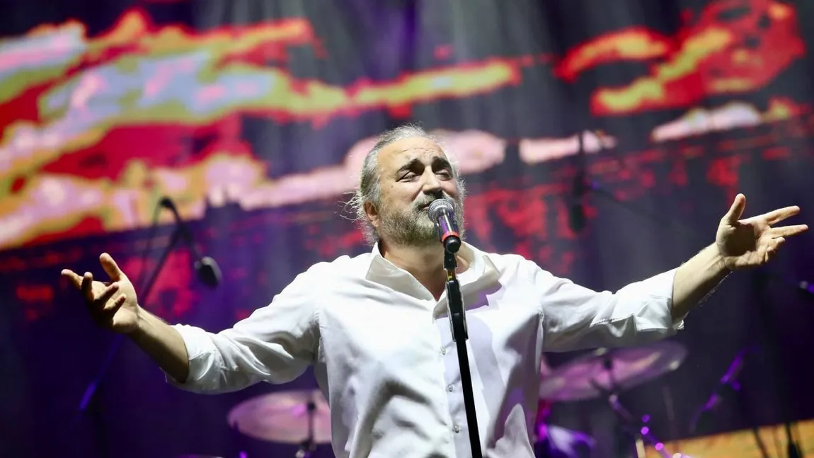 Doliu în lumea muzicii. Volkan Konak a murit pe scenă în timpul unui concert