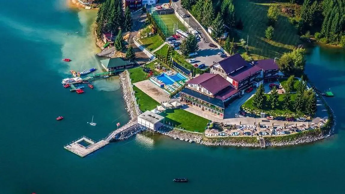 Tragedie după petrecerea din minivacanța de 1 mai. Un tânăr de 17 a murit după ce a căzut din barcă, în lacul Colibița