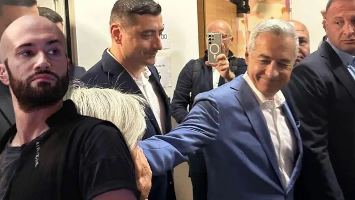 Mihai Bendeac, reacție virulentă față de Călin Georgescu, după ce o doamnă în vârstă i-a sărutat mâna: „Delir mistic cu psihoză”