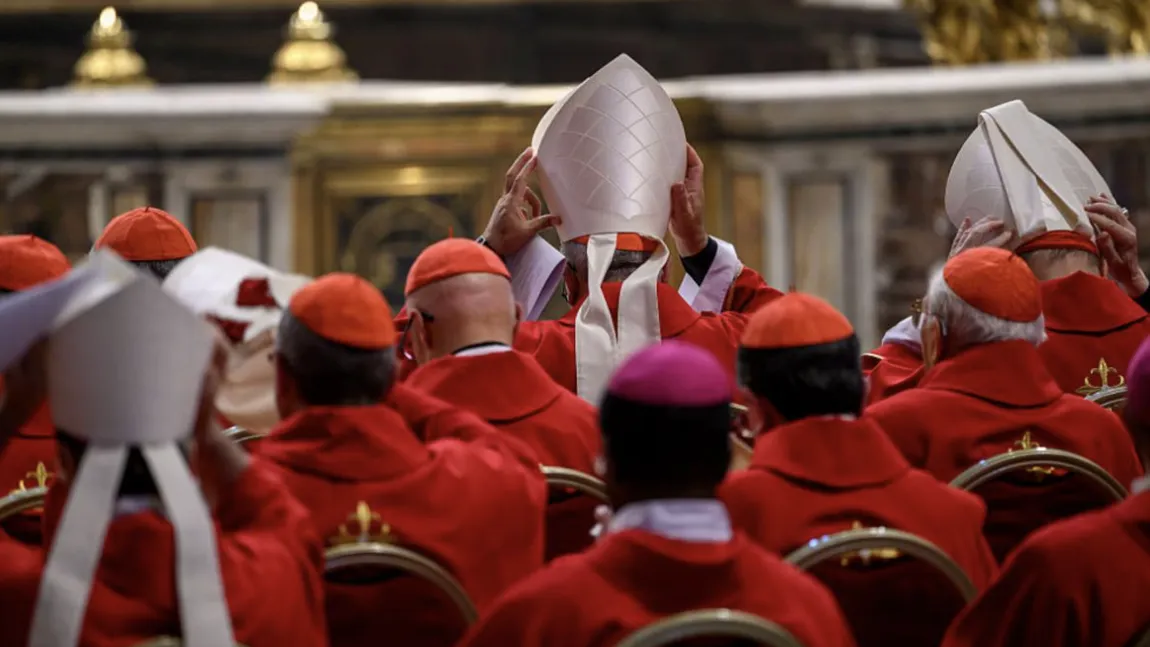 CONCLAV 2025. Fum negru la Vatican. Cine va fi noul Papă, cardinalii s-au închis în Capela Sixtină pentru a-l vota pe succesorul Papei Francisc