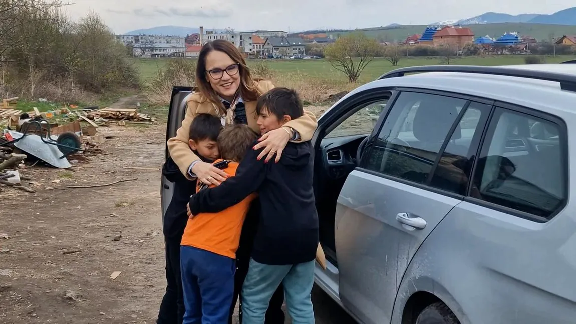 Daciana Loi, dascălul care ţine copiii la şcoală şi visele în viaţă: 
