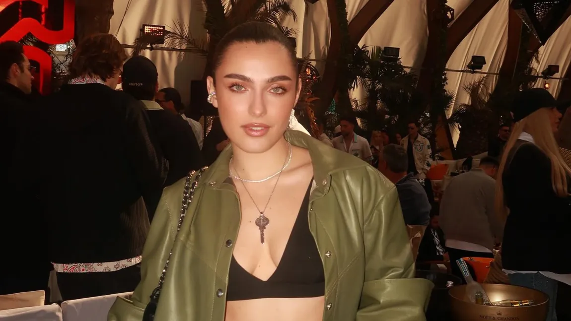 Alexia Eram şi-a făcut de cap la mare cu noul iubit. Scene incendiare pe muzica pusă de amicul lui Mario Fresh FOTO