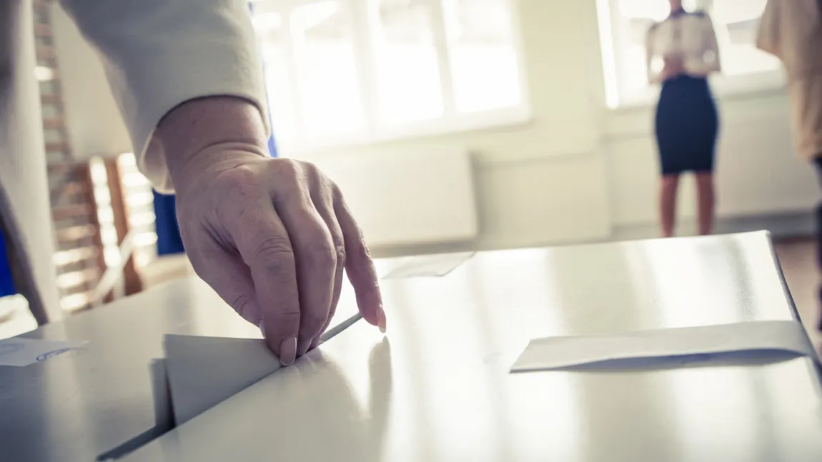 Regulile publicate de BEC pentru alegerile din 4 și 18 mai. Ce nu au voie să facă românii în ziua votului