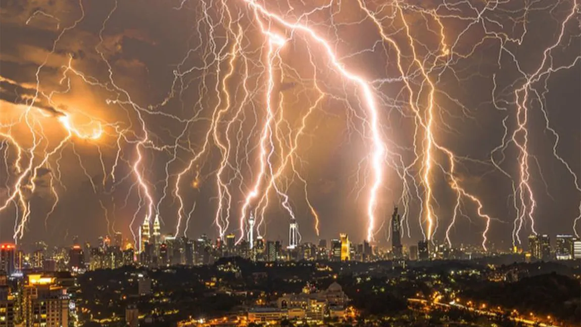 Furtună electrică în următoarele ore! ALERTĂ de la Accuweather pentru Capitală, când intră în vigoare