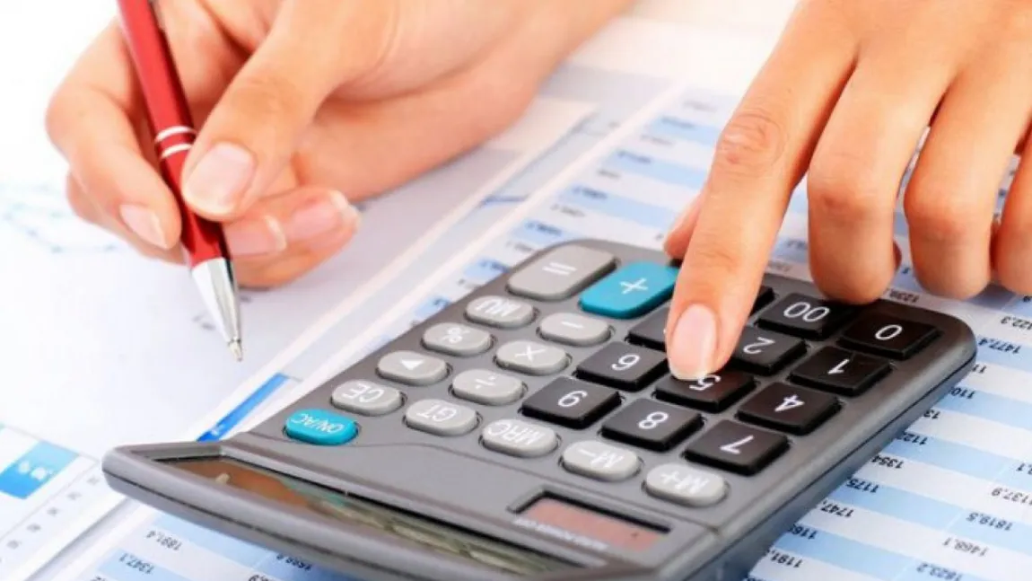 Cu cât vor scădea salariile românilor dacă impozitul pe venit creşte de la 10% la 14%. Ce alte scenarii fiscale sunt luate în calcul pentru 2025