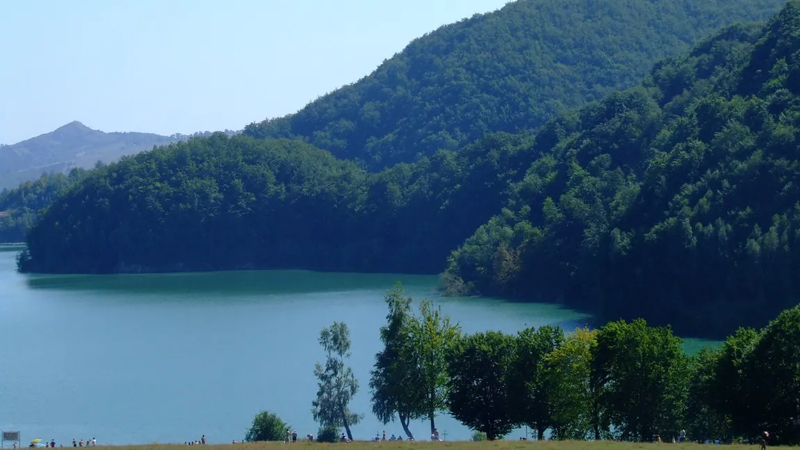 Paradisul de lângă Capitală în care ai și munte, și mare. Puțini români știu de el, faci plajă și respiri aer curat