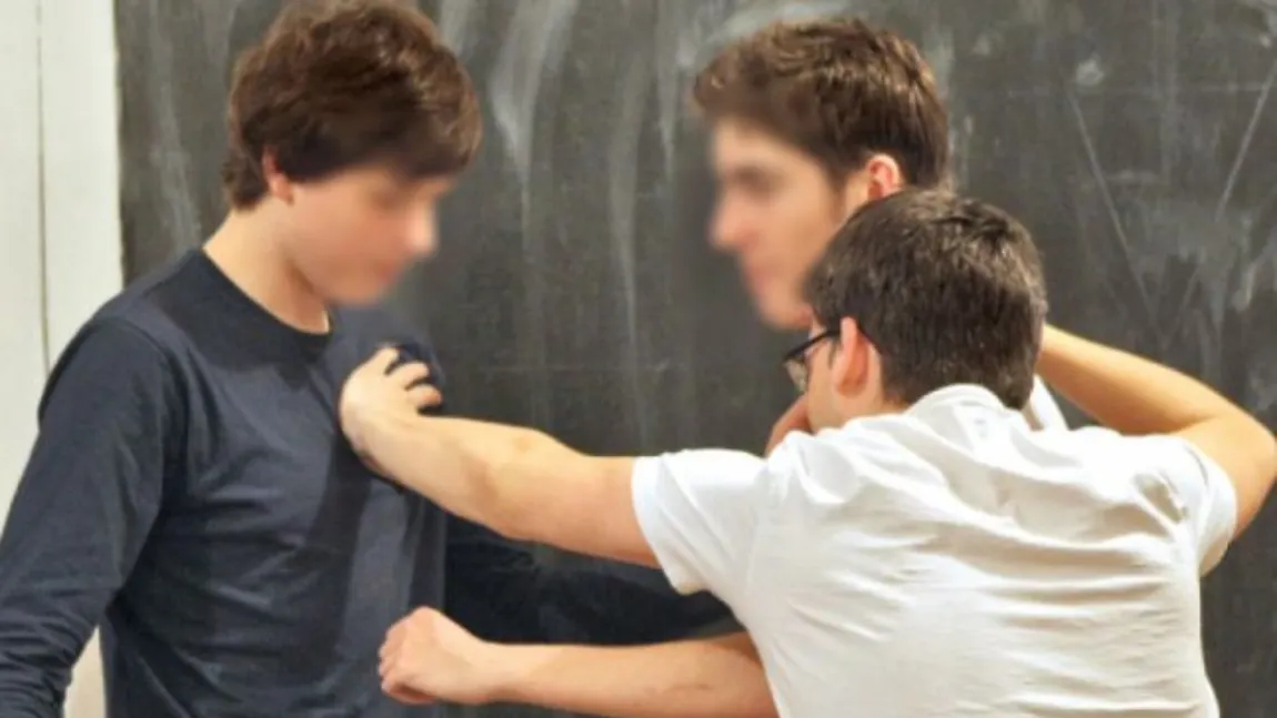 Părinții elevilor violenți ar putea face închisoare dacă nu îi duc la psiholog PROIECT