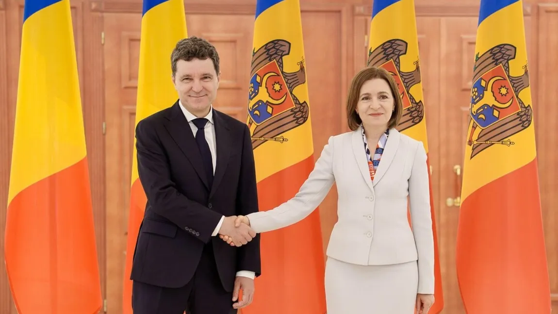 Nicușor Dan, baie de mulţime la Chișinău. IMAGINI cu șeful statului român și Maia Sandu