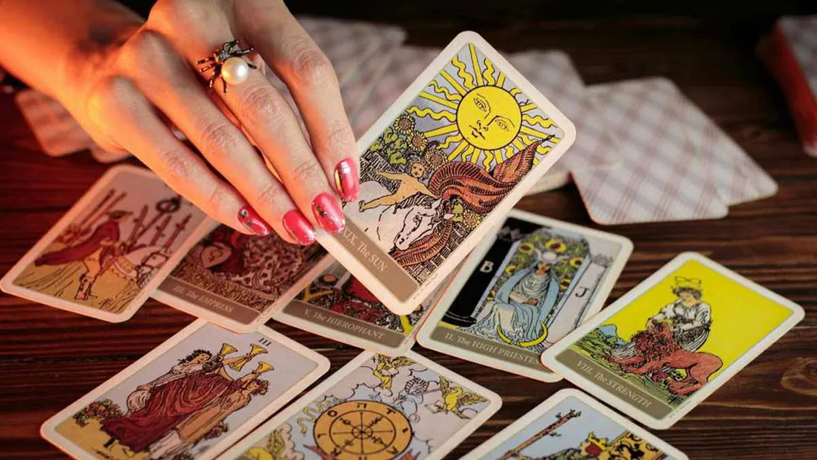 Previziuni tarot iulie 2025. Unele relații vor trece printr-o fază de schimbare profundă. Este încurajată renunțarea la ceea ce nu ne mai folosește pentru a face loc la ceva mai bun
