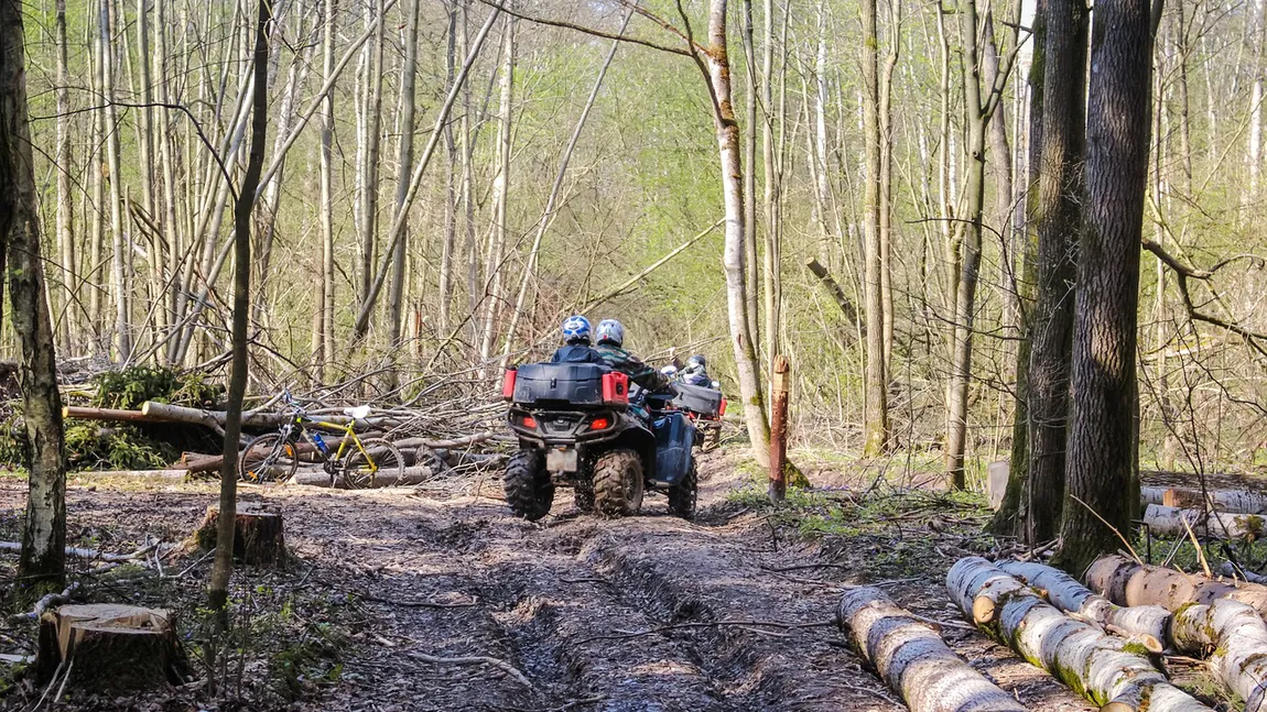Accident grav cu ATV-ul într-o pădure din Iași. Un afacerist a murit după ce s-a răsturnat într-o râpă