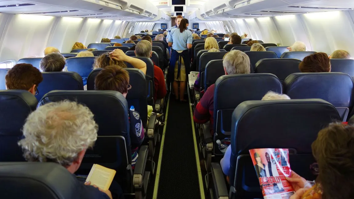 Motivul pentru care nu ar trebui să schimbi locul cu un străin în avion. Semnalul de alarmă tras de o însoțitoare de bord