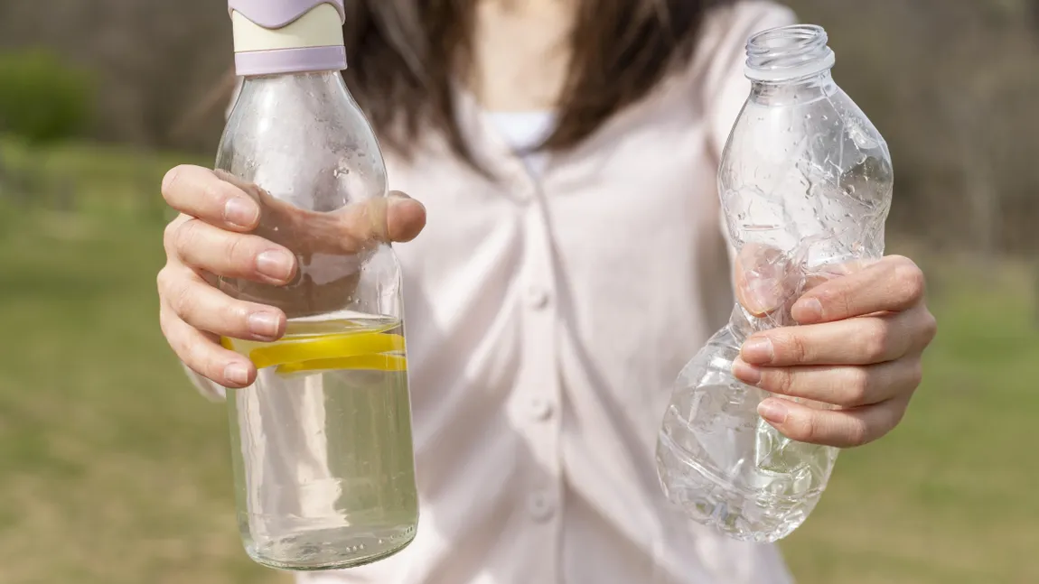 Băuturile la sticlă, mai periculoase decât cele îmbuteliate în plastic? Ce spun ultimele cercetări făcute de francezi