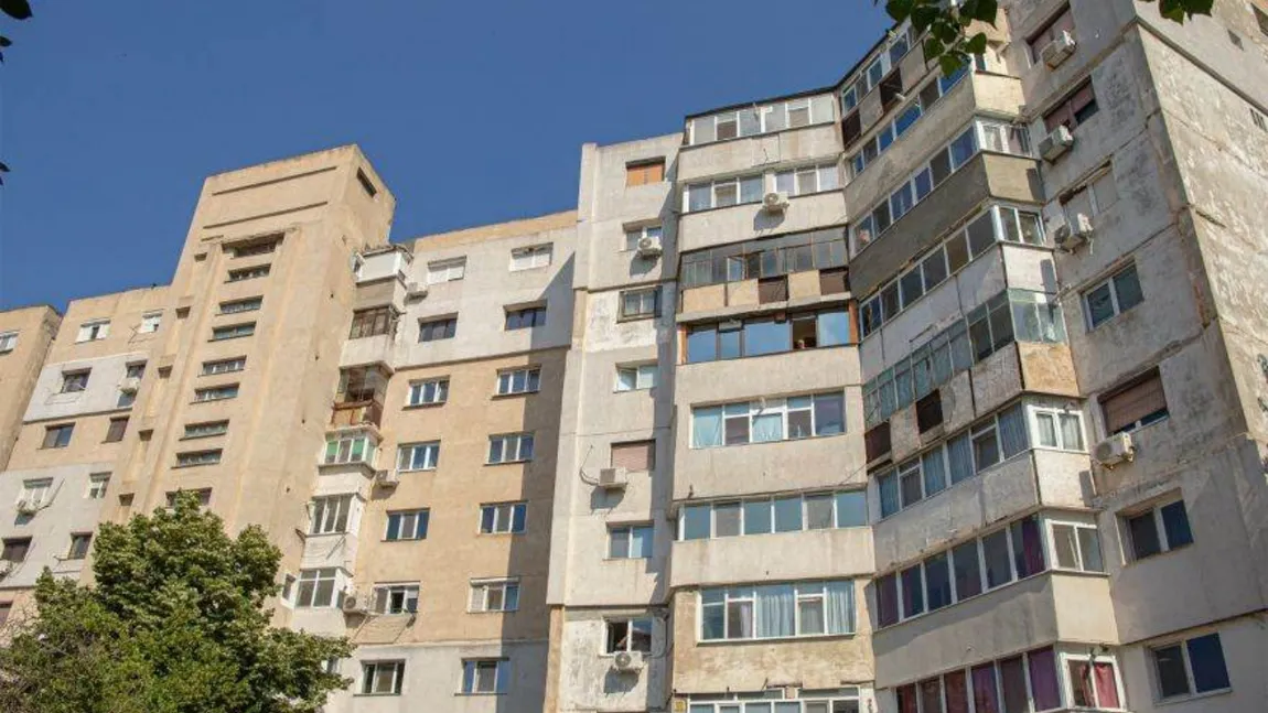 Viața la bloc 2025. NU ai voie să faci asta pe balcon! Riști să fii dat în judecată