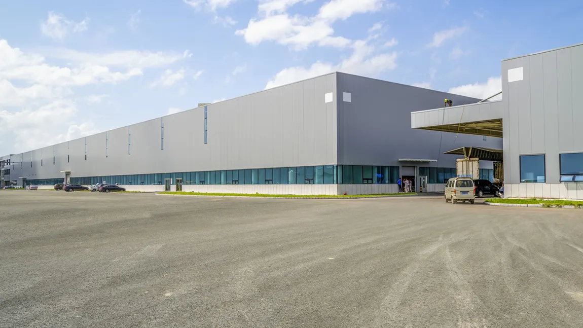 Se construiește o fabrică gigant cum Europa nu a mai văzut. Uzina viitorului apare lângă granița cu România