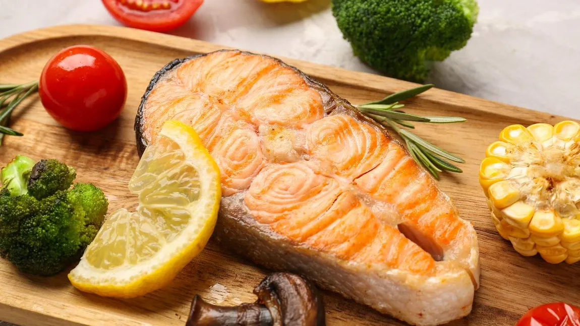 Ingredientul secret care face somonul mai gustos. Ce trebuie să adaugi pentru un preparat delicios