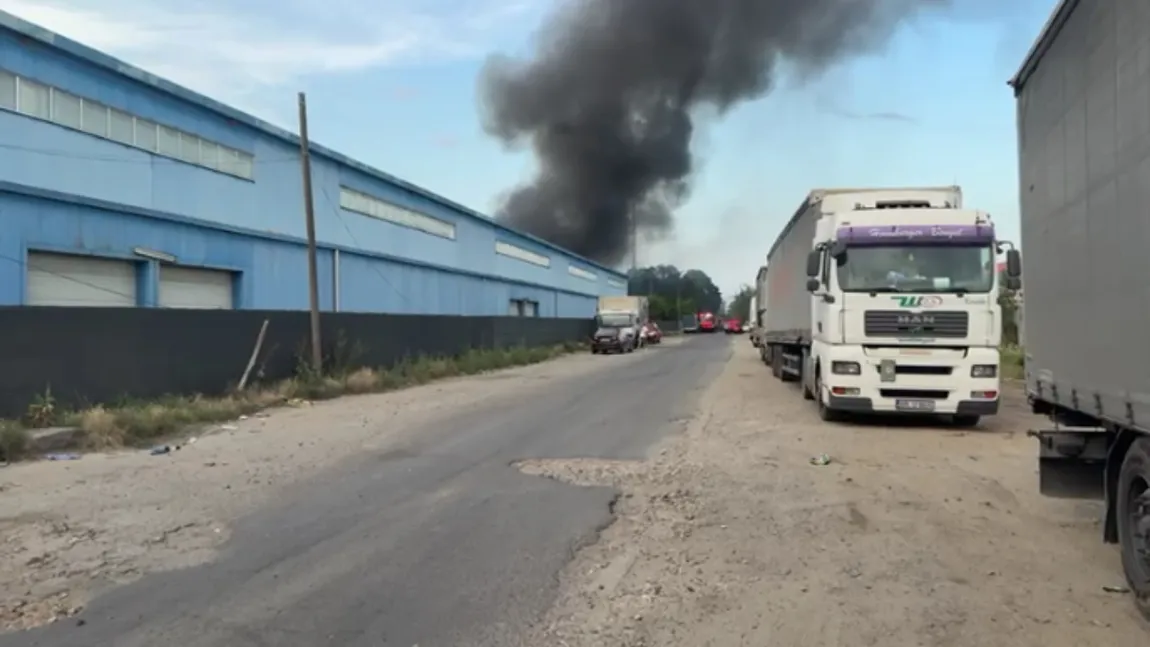 Incendiu cu degajări foarte mari de fum în București. A fost emis RO-ALERT