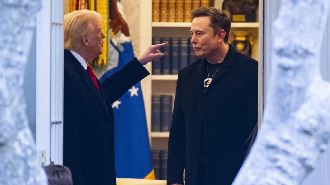 Preţul acţiunilor Tesla, în cădere liberă după izbucnirea conflictului dintre Elon Musk şi Trump. Şeful Space X bate în retragere