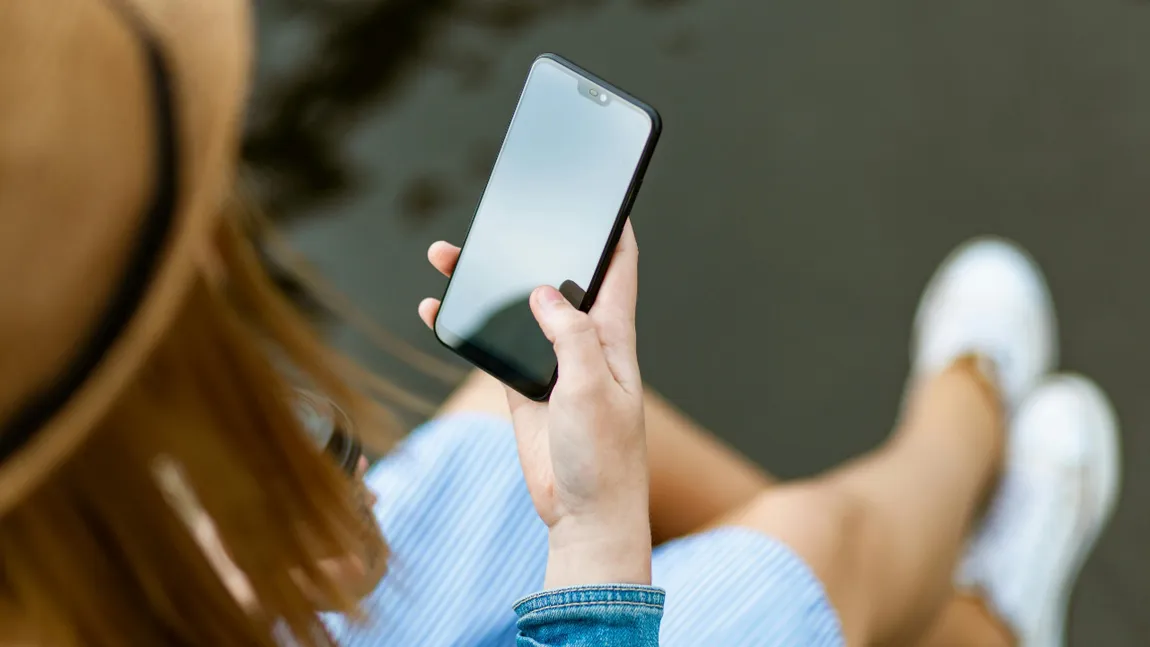 Să nu spui că n-ai știut! Top 5 locuri unde nu trebuie să-ți lași niciodată telefonul mobil