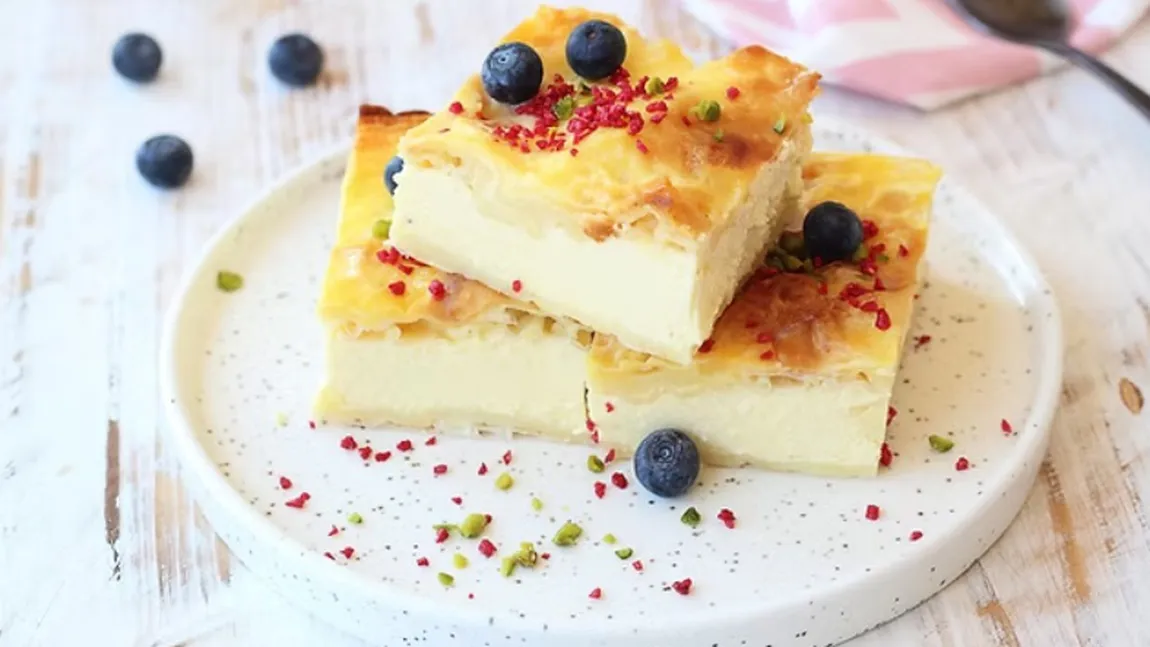 Rețetă de plăcintă cu iaurt. Este desertul ideal dacă vrei ceva fresh, de vară, care se prepară rapid